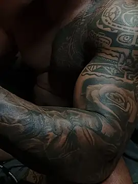 Snapshot of moody1996- chatting on October 28, 3:32 am moody1996- online show from October 28, 3:32 am