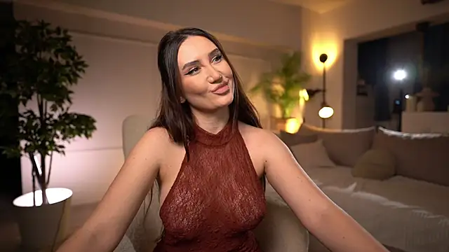 freyacherie online show from December 1, 6:30 pm