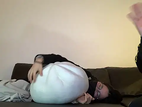 Snapshot of Angels1-2-3-4-5 chatting on January 12, 8:36 am Angels1-2-3-4-5 online show from January 12, 8:36 am