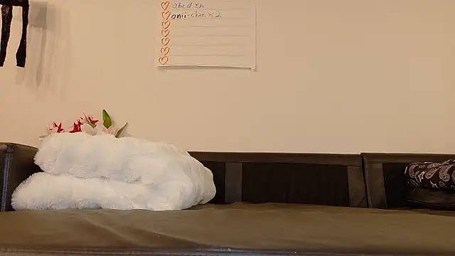 Snapshot of Angels1-2-3-4-5 chatting on February 9, 9:35 am Angels1-2-3-4-5 online show from February 9, 9:35 am