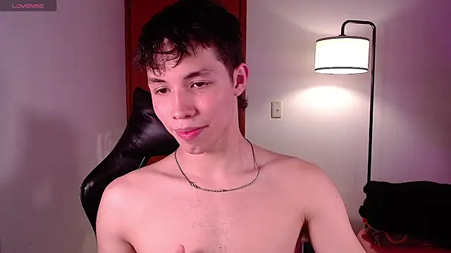 Snapshot of angel_bless19 chatting on December 17, 11:27 pm angel bless19 online show from December 17, 11:27 pm