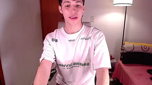 Snapshot of angel_bless19 chatting on December 21, 12:20 am angel bless19 online show from December 21, 12:20 am