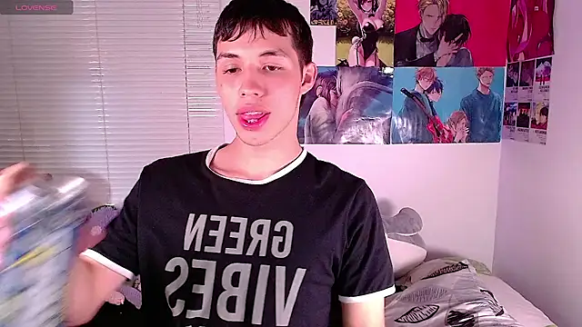 Snapshot of angel_bless19 chatting on January 4, 8:37 pm angel bless19 online show from January 4, 8:37 pm