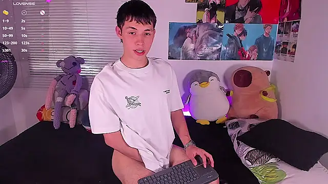 Snapshot of angel_bless19 chatting on January 12, 8:47 pm angel bless19 online show from January 12, 8:47 pm