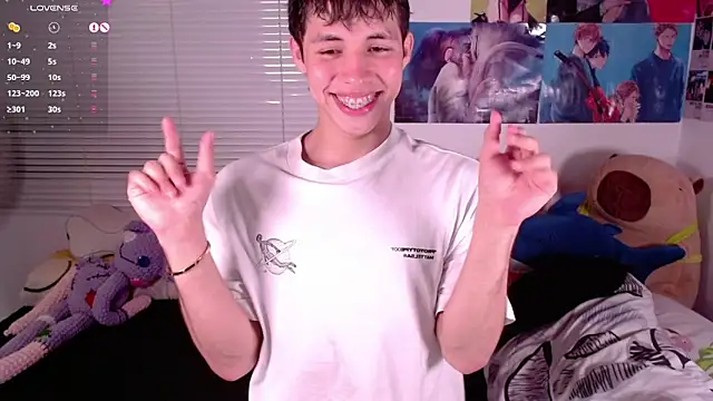 Snapshot of angel_bless19 chatting on January 22, 11:53 pm angel bless19 online show from January 22, 11:53 pm