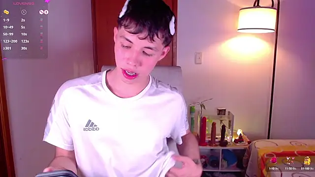 Snapshot of angel_bless19 chatting on February 3, 6:17 pm angel bless19 online show from February 3, 6:17 pm