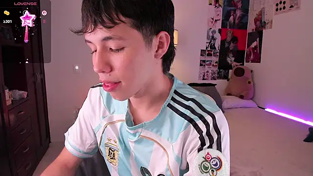 Snapshot of angel_bless19 chatting on October 6, 9:23 pm angel bless19 online show from October 6, 9:23 pm