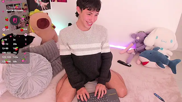 Snapshot of angel_bless19 chatting on October 13, 8:42 pm angel bless19 online show from October 13, 8:42 pm