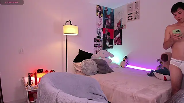 Snapshot of angel_bless19 chatting on October 24, 10:17 pm angel bless19 online show from October 24, 10:17 pm