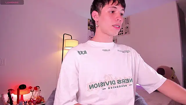 Snapshot of angel_bless19 chatting on November 6, 10:21 pm angel bless19 online show from November 6, 10:21 pm