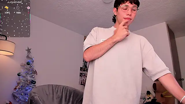 Snapshot of angel_bless19 chatting on December 16, 8:58 pm angel bless19 online show from December 16, 8:58 pm