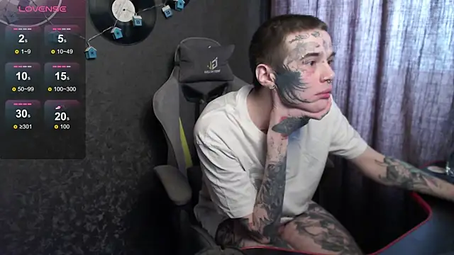 Snapshot of lonelycrystal chatting on February 28, 9:58 am lonelycrystal online show from February 28, 9:58 am