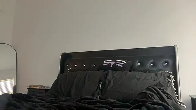 RavenRayyy online show from October 27, 1:59 pm