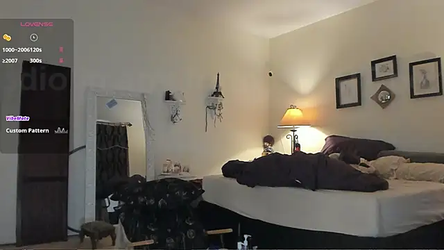 Peaches N Kreme online show from February 26, 7:05 pm