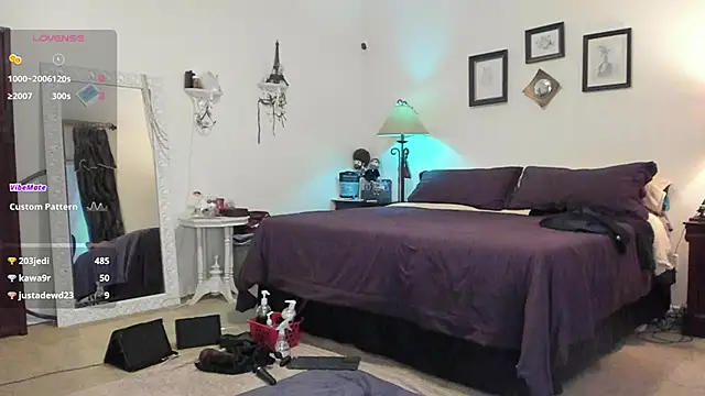 Peaches N Kreme online show from March 14, 1:05 am