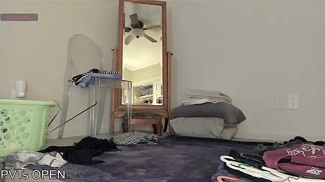 Peaches N Kreme online show from October 6, 4:32 am