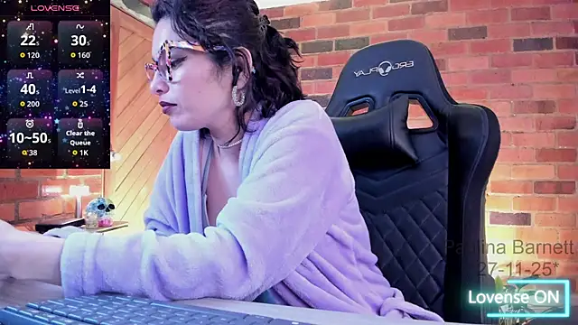 paulinabarnett- online show from November 27, 8:16 am