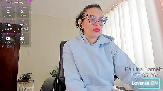 Snapshot of paulinabarnett- chatting on May 6, 2:11 pm paulinabarnett- online show from May 6, 2:11 pm