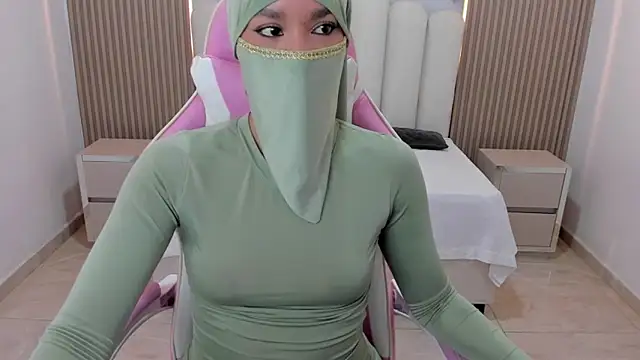 Snapshot of Hanaa_latif chatting on January 18, 3:27 pm Hanaa latif online show from January 18, 3:27 pm