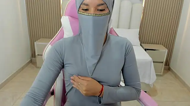 Snapshot of Hanaa_latif chatting on February 7, 2:58 pm Hanaa latif online show from February 7, 2:58 pm