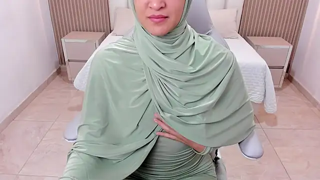 Snapshot of Hanaa_latif chatting on March 3, 5:18 pm Hanaa latif online show from March 3, 5:18 pm