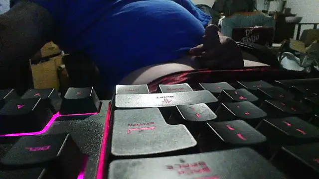 slickwill123 online show from March 27, 1:33 am