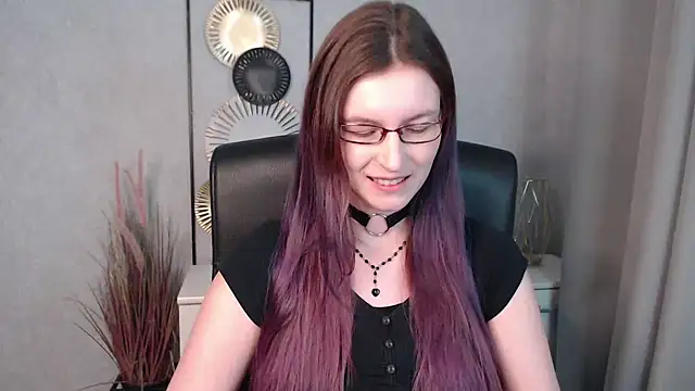 emmaxDelight online show from December 10, 10:06 am