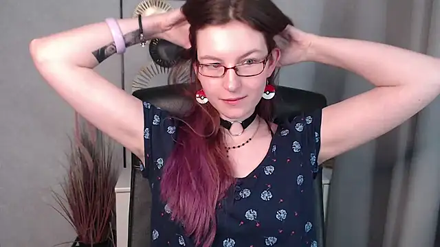 emmaxDelight online show from December 16, 9:35 am