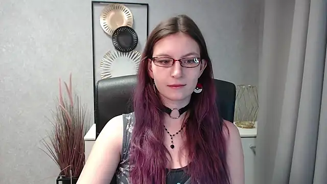 emmaxDelight online show from December 22, 2:38 pm