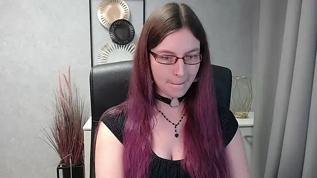 emmaxDelight online show from December 29, 10:45 am