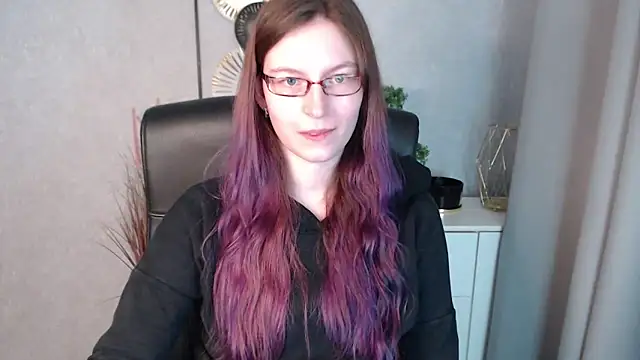 emmaxDelight online show from January 9, 9:37 am