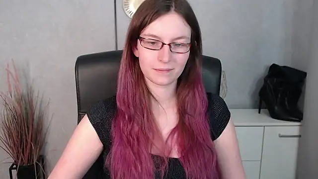 emmaxDelight online show from February 14, 12:36 pm