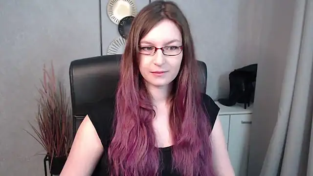 emmaxDelight online show from March 7, 6:35 am