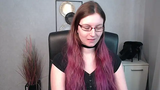 emmaxDelight online show from March 18, 10:25 am