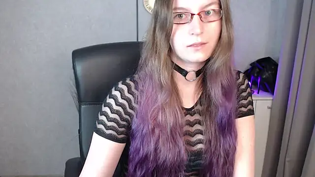 emmaxDelight online show from October 22, 5:30 am