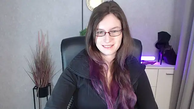 emmaxDelight online show from November 21, 6:23 am