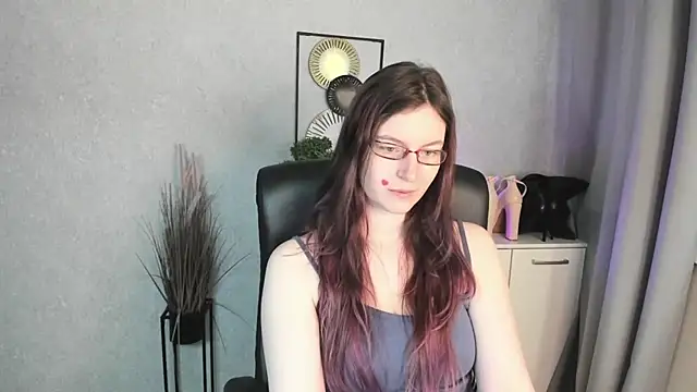 emmaxDelight online show from May 6, 5:25 am