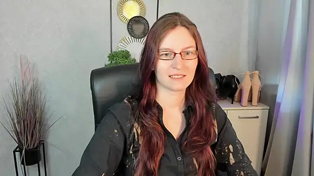 emmaxDelight online show from June 26, 5:45 am