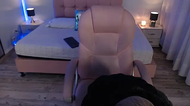 Snapshot of zoe_jones13 chatting on January 7, 3:53 am zoe jones13 online show from January 7, 3:53 am