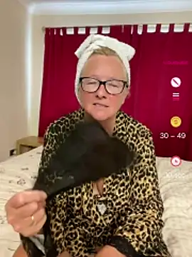 Snapshot of Foxy-Lucy chatting on June 7, 5:06 pm Foxy-Lucy online show from June 7, 5:06 pm