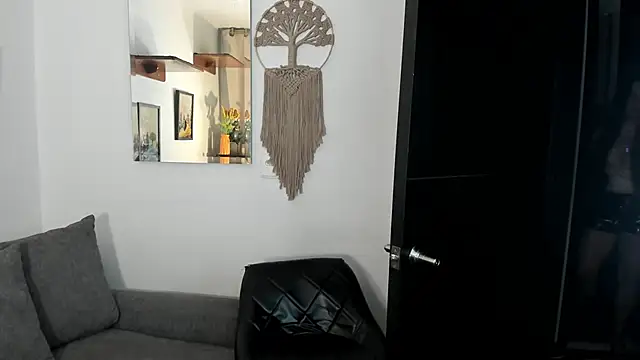 Snapshot of electra_hunt chatting on June 1, 11:28 pm electra hunt online show from June 1, 11:28 pm