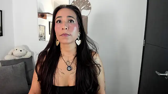 Snapshot of electra_hunt chatting on June 21, 1:19 am electra hunt online show from June 21, 1:19 am