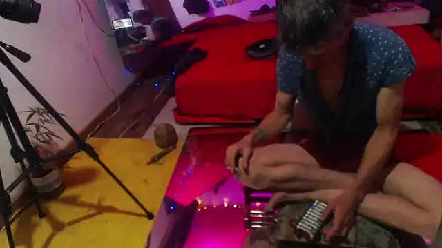 laye19 online show from February 22, 11:35 pm