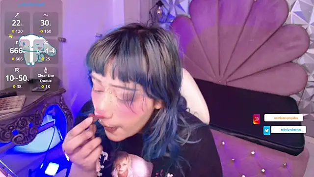 Snapshot of toky_doll chatting on November 25, 5:24 pm toky doll online show from November 25, 5:24 pm