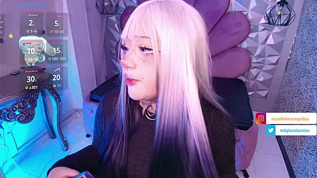 Snapshot of toky_doll chatting on December 3, 9:02 pm toky doll online show from December 3, 9:02 pm