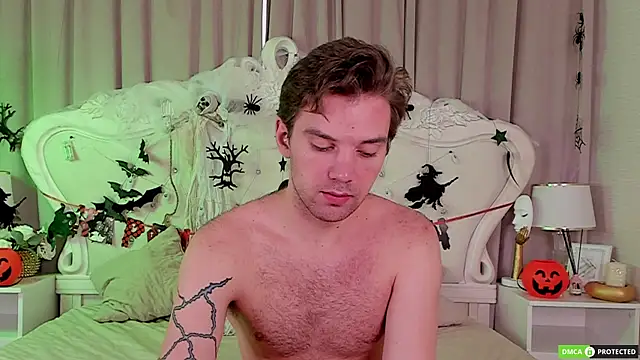 ArthurWhitee online show from October 26, 3:34 am