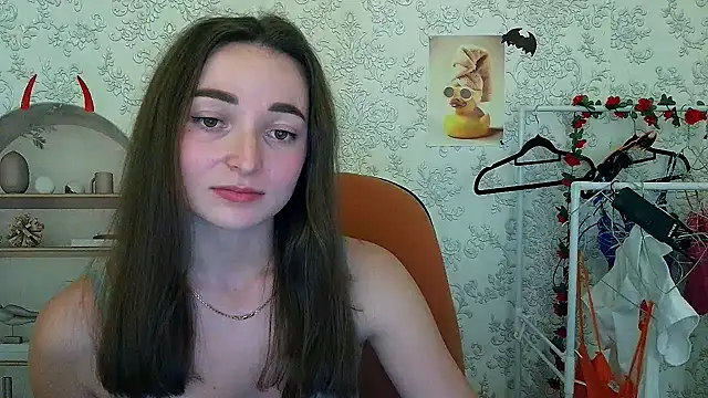  Barbie Kiss  online show from November 1, 10:45 pm