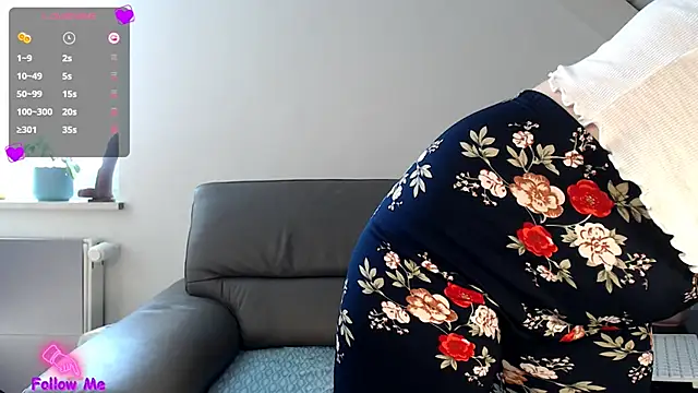 Snapshot of BellaBigBoobz chatting on May 29, 9:07 am BellaBigBoobz online show from May 29, 9:07 am