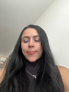 Snapshot of CoralineKam1 chatting on January 5, 3:55 pm CoralineKam1 online show from January 5, 3:55 pm