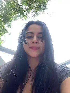 Snapshot of CoralineKam1 chatting on January 24, 3:45 pm CoralineKam1 online show from January 24, 3:45 pm